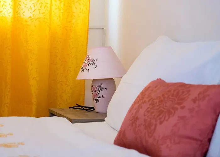 Split Accommodation Pensión 3*